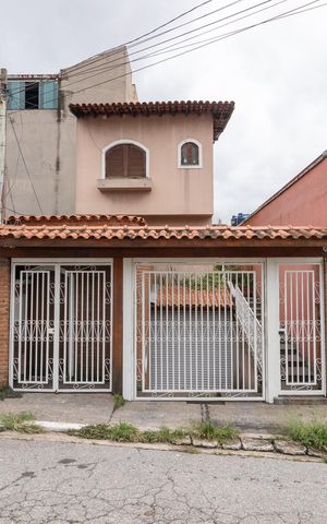 Casa à venda com 315m², 4 quartos e 4 vagasFachada