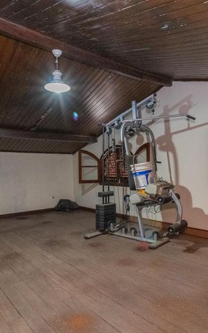 Casa à venda com 315m², 4 quartos e 4 vagasSótão
