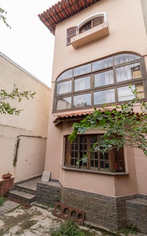 Casa à venda com 315m², 4 quartos e 4 vagasFachada