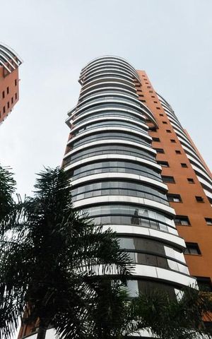 Apartamento para alugar com 160m², 3 quartos e 4 vagasFachada