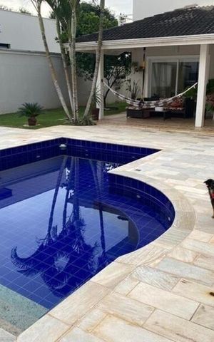 Casa de condomínio à venda com 340m², 3 quartos e 3 vagas