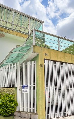 Casa para alugar com 200m², 2 quartos e 1 vagaFachada + plaquinha 