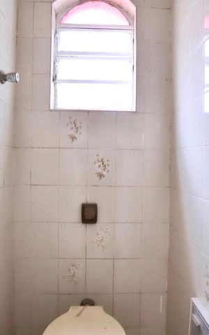 Casa à venda com 69m², 2 quartos e sem vaga Casa à venda com 69m², 2 quartos e sem vagaBanheiro de serviço