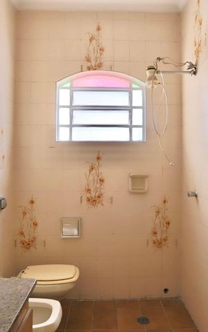Casa à venda com 69m², 2 quartos e sem vaga Casa à venda com 69m², 2 quartos e sem vagaBanheiro
