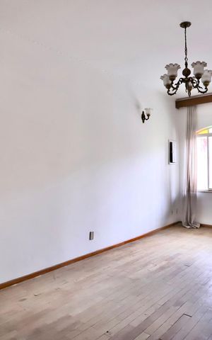 Casa à venda com 69m², 2 quartos e sem vaga Casa à venda com 69m², 2 quartos e sem vagaSala