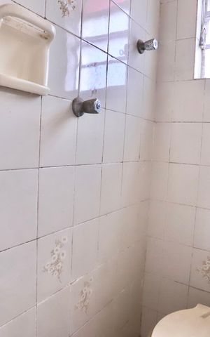 Casa à venda com 69m², 2 quartos e sem vaga Casa à venda com 69m², 2 quartos e sem vagaBanheiro de serviço