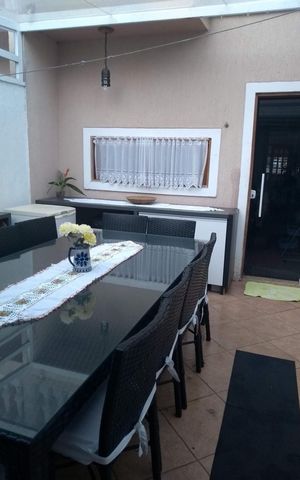 Casa de condomínio para alugar com 200m², 2 quartos e 2 vagasSala de jantar