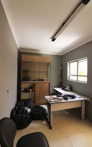 Casa à venda com 250m², 3 quartos e 2 vagasEscritório