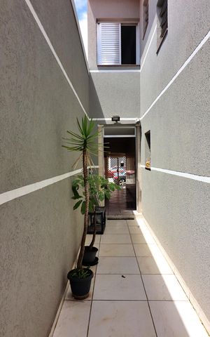 Casa à venda com 250m², 3 quartos e 2 vagasCorredor