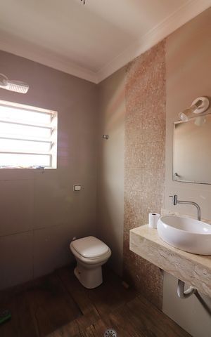 Casa à venda com 250m², 3 quartos e 2 vagasBanheiro Social 2