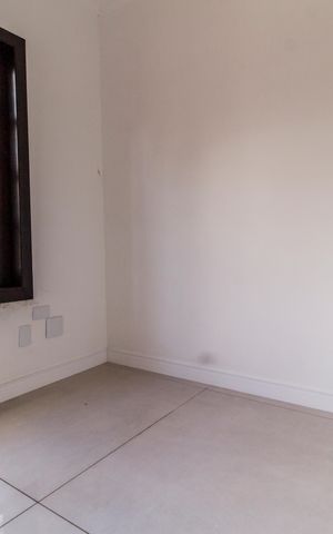 Casa de condomínio à venda com 360m², 5 quartos e 6 vagas Casa de condomínio à venda com 360m², 5 quartos e 6 vagasEscritório