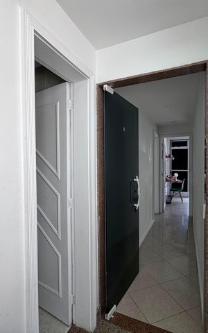Apartamento à venda com 183m², 3 quartos e 2 vagas Apartamento à venda com 183m², 3 quartos e 2 vagasCorredor