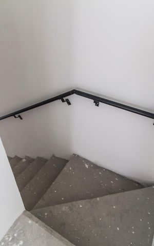 Casa de condomínio à venda com 214m², 4 quartos e 2 vagas Casa de condomínio à venda com 214m², 4 quartos e 2 vagasEscada