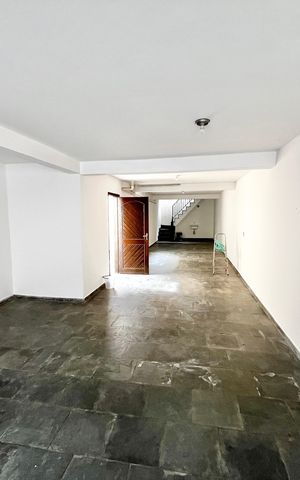 Casa à venda com 214m², 3 quartos e 4 vagas Casa à venda com 214m², 3 quartos e 4 vagasGaragem