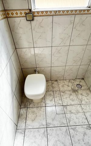 Casa à venda com 214m², 3 quartos e 4 vagas Casa à venda com 214m², 3 quartos e 4 vagasBanheiro 2