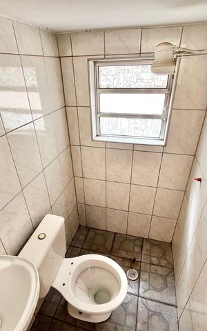 Casa à venda com 214m², 3 quartos e 4 vagas Casa à venda com 214m², 3 quartos e 4 vagasedicula Banheiro