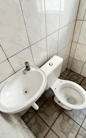 Casa à venda com 214m², 3 quartos e 4 vagas Casa à venda com 214m², 3 quartos e 4 vagasedicula Banheiro