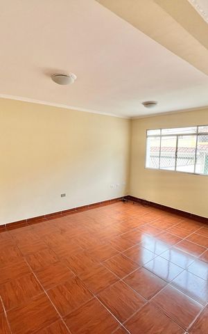 Casa à venda com 214m², 3 quartos e 4 vagas Casa à venda com 214m², 3 quartos e 4 vagasSala