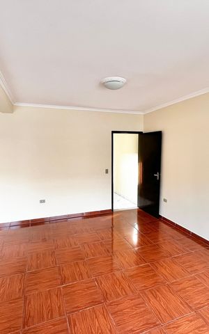Casa à venda com 214m², 3 quartos e 4 vagas Casa à venda com 214m², 3 quartos e 4 vagasSala