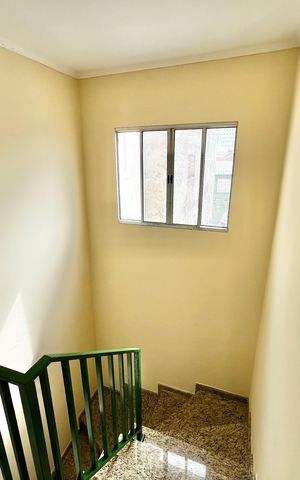 Casa à venda com 214m², 3 quartos e 4 vagas Casa à venda com 214m², 3 quartos e 4 vagasEscada