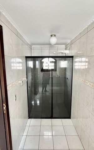 Casa à venda com 214m², 3 quartos e 4 vagas Casa à venda com 214m², 3 quartos e 4 vagasBanheiro da Suite