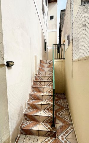 Casa à venda com 214m², 3 quartos e 4 vagas Casa à venda com 214m², 3 quartos e 4 vagasEscada