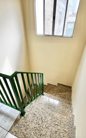 Casa à venda com 214m², 3 quartos e 4 vagas Casa à venda com 214m², 3 quartos e 4 vagasEscada