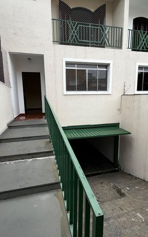 Casa à venda com 214m², 3 quartos e 4 vagas Casa à venda com 214m², 3 quartos e 4 vagasEntrada