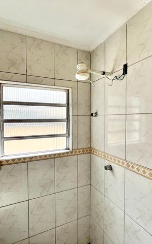 Casa à venda com 214m², 3 quartos e 4 vagas Casa à venda com 214m², 3 quartos e 4 vagasBanheiro 2