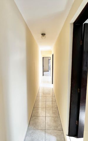Casa à venda com 214m², 3 quartos e 4 vagas Casa à venda com 214m², 3 quartos e 4 vagasCorredor