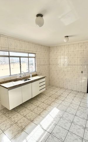 Casa à venda com 214m², 3 quartos e 4 vagas Casa à venda com 214m², 3 quartos e 4 vagasCozinha