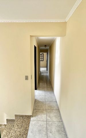 Casa à venda com 214m², 3 quartos e 4 vagas Casa à venda com 214m², 3 quartos e 4 vagasCorredor