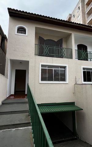 Casa à venda com 214m², 3 quartos e 4 vagas Casa à venda com 214m², 3 quartos e 4 vagasEntradaEntrada