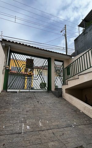 Casa à venda com 214m², 3 quartos e 4 vagas Casa à venda com 214m², 3 quartos e 4 vagasGaragem