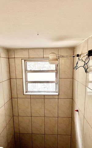 Casa à venda com 214m², 3 quartos e 4 vagas Casa à venda com 214m², 3 quartos e 4 vagasedicula Banheiro