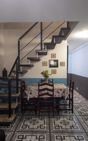 Casa à venda com 100m², 5 quartos e 2 vagas Casa à venda com 100m², 5 quartos e 2 vagasSala