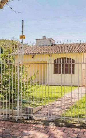Casa à venda com 146m², 2 quartos e 5 vagas Casa à venda com 146m², 2 quartos e 5 vagasFachada
