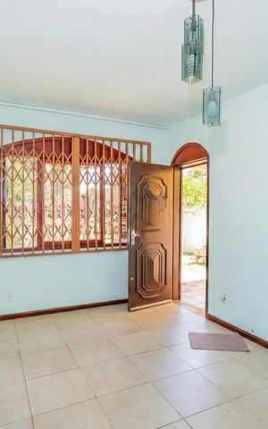 Casa à venda com 146m², 2 quartos e 5 vagas Casa à venda com 146m², 2 quartos e 5 vagasSala