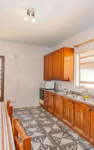 Casa à venda com 146m², 2 quartos e 5 vagas Casa à venda com 146m², 2 quartos e 5 vagasCozinha