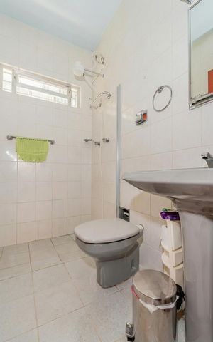 Casa à venda com 146m², 2 quartos e 5 vagas Casa à venda com 146m², 2 quartos e 5 vagasBanheiro