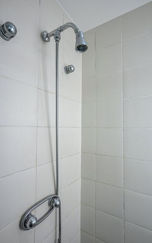 Apartamento à venda com 128m², 3 quartos e 2 vagasChuveiro do Banheiro da Suíte