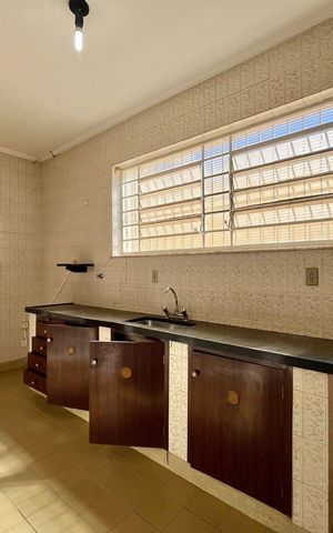 Casa à venda com 328m², 3 quartos e 2 vagas Casa à venda com 328m², 3 quartos e 2 vagasCozinha