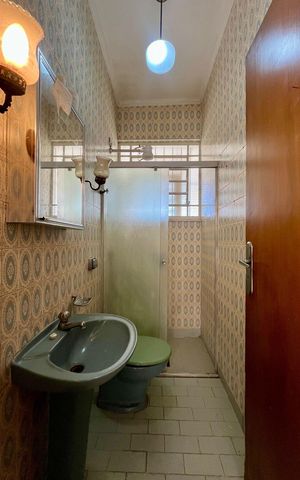 Casa à venda com 328m², 3 quartos e 2 vagas Casa à venda com 328m², 3 quartos e 2 vagasBanheiro