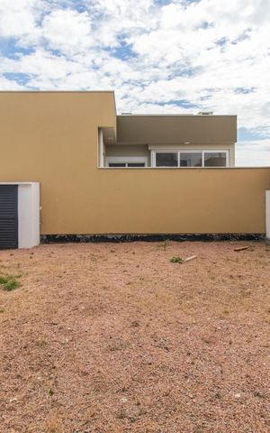 Casa de condomínio à venda com 120m², 3 quartos e 2 vagasQuintal