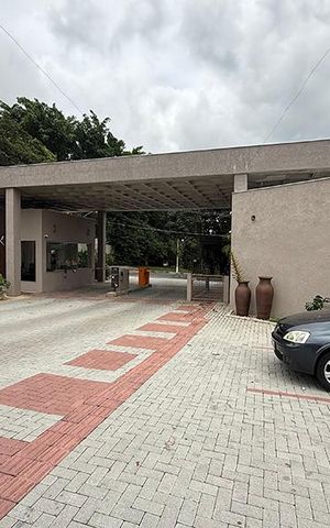 Casa de condomínio à venda com 569m², 5 quartos e 2 vagas Casa de condomínio à venda com 569m², 5 quartos e 2 vagasFachado do condomínio