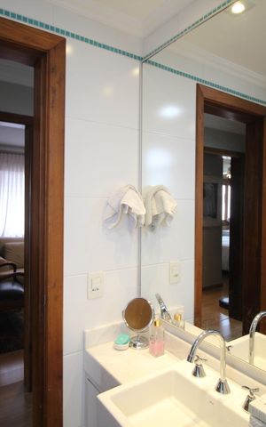 Apartamento para alugar com 217m², 3 quartos e 2 vagasBanheiro