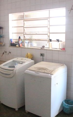 Casa à venda com 240m², 4 quartos e 2 vagasÁrea de Serviço