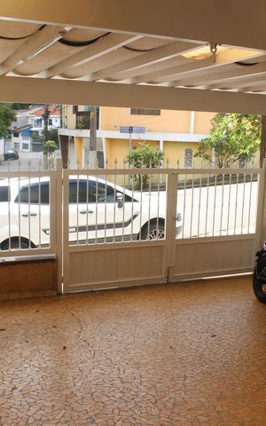 Casa à venda com 240m², 4 quartos e 2 vagasGaragem