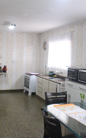 Casa à venda com 240m², 4 quartos e 2 vagasCozinha