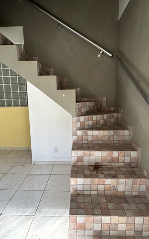 Casa para alugar com 120m², 3 quartos e 1 vagaEscada